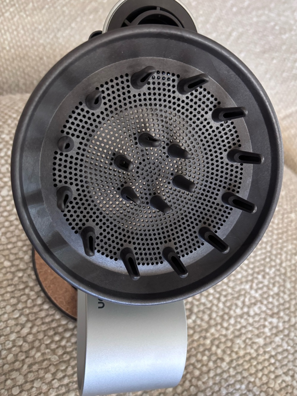 White/Silver Dyson Supersonic Hair Dryer | Magnetic Stand | 2 Attachments - Picture 11 of 15